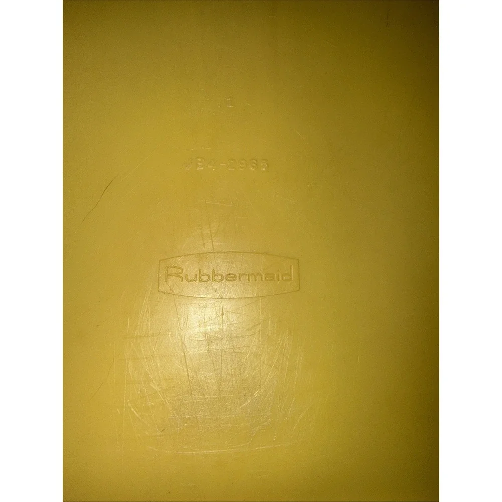 2 Vintage Rubbermaid Square/Rectangle Laundry Baskets 2972 Green & 2965 Mustard